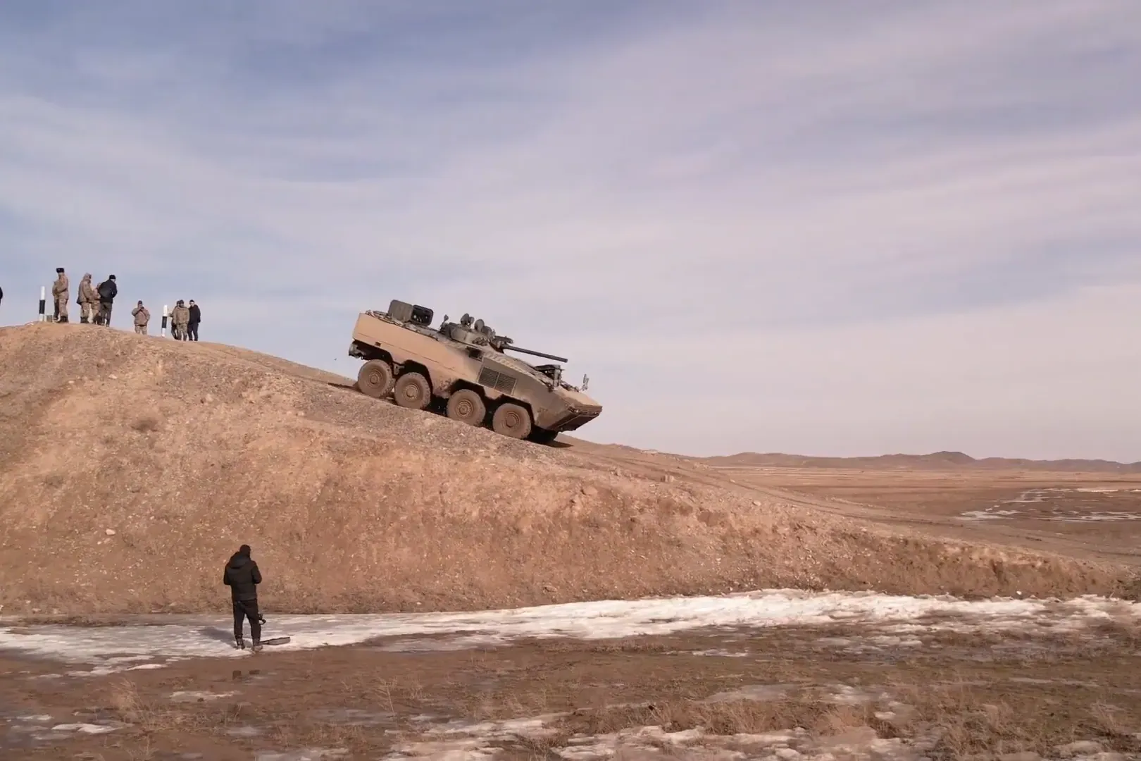 TAIMAS 8×8 descending a steep embankment